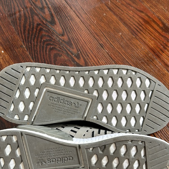 Adidas NMD R2 - Picture 4 of 4
